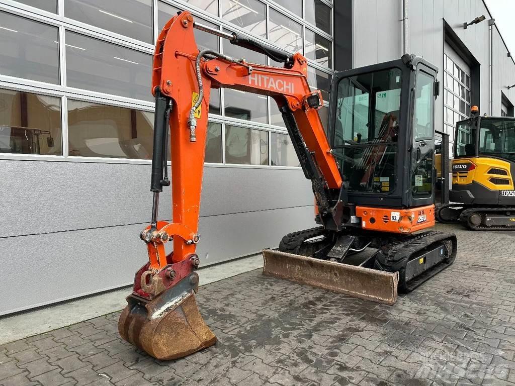 Hitachi ZX26U-6 CR Mini kotrók < 7t