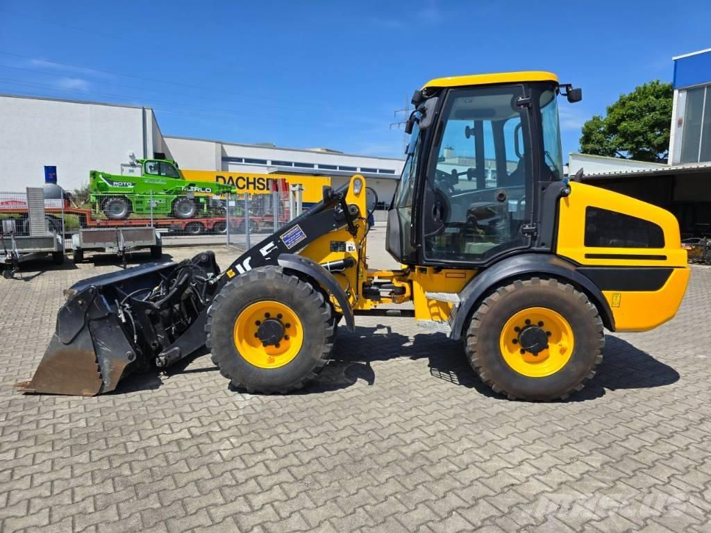 JCB 409SV Gumikerekes homlokrakodók