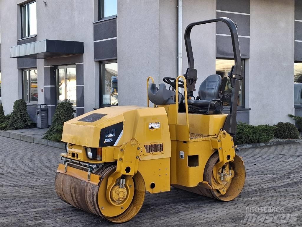 CAT CB 24 Ikerdobos hengerek