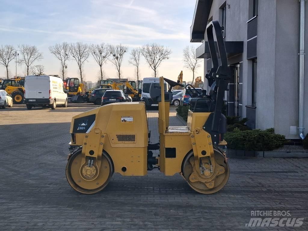 CAT CB 24 Ikerdobos hengerek