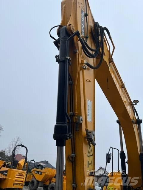 JCB JS 175 W Gumikerekes kotrók