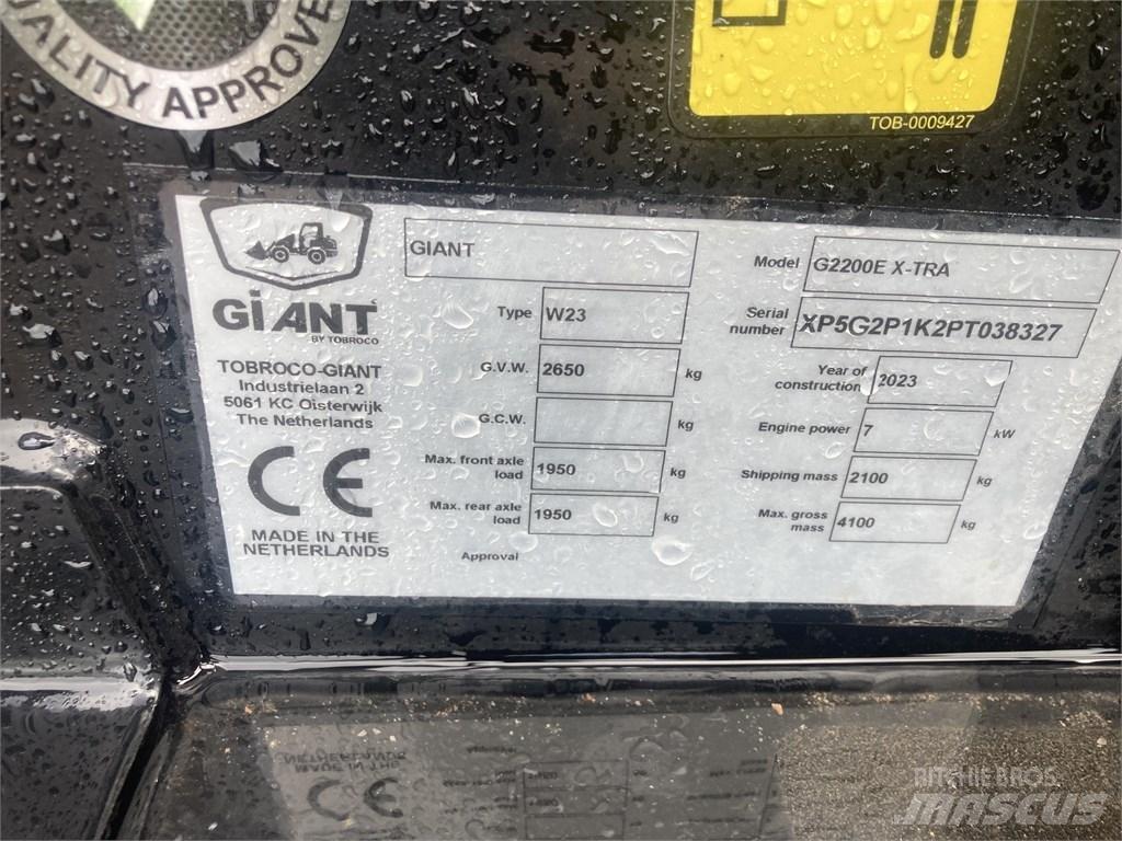 GiANT G2200E Univerzális rakodók