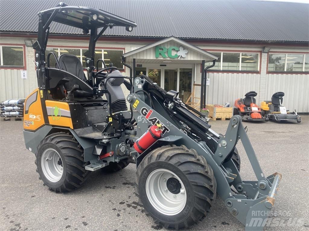 GiANT G2200E Univerzális rakodók