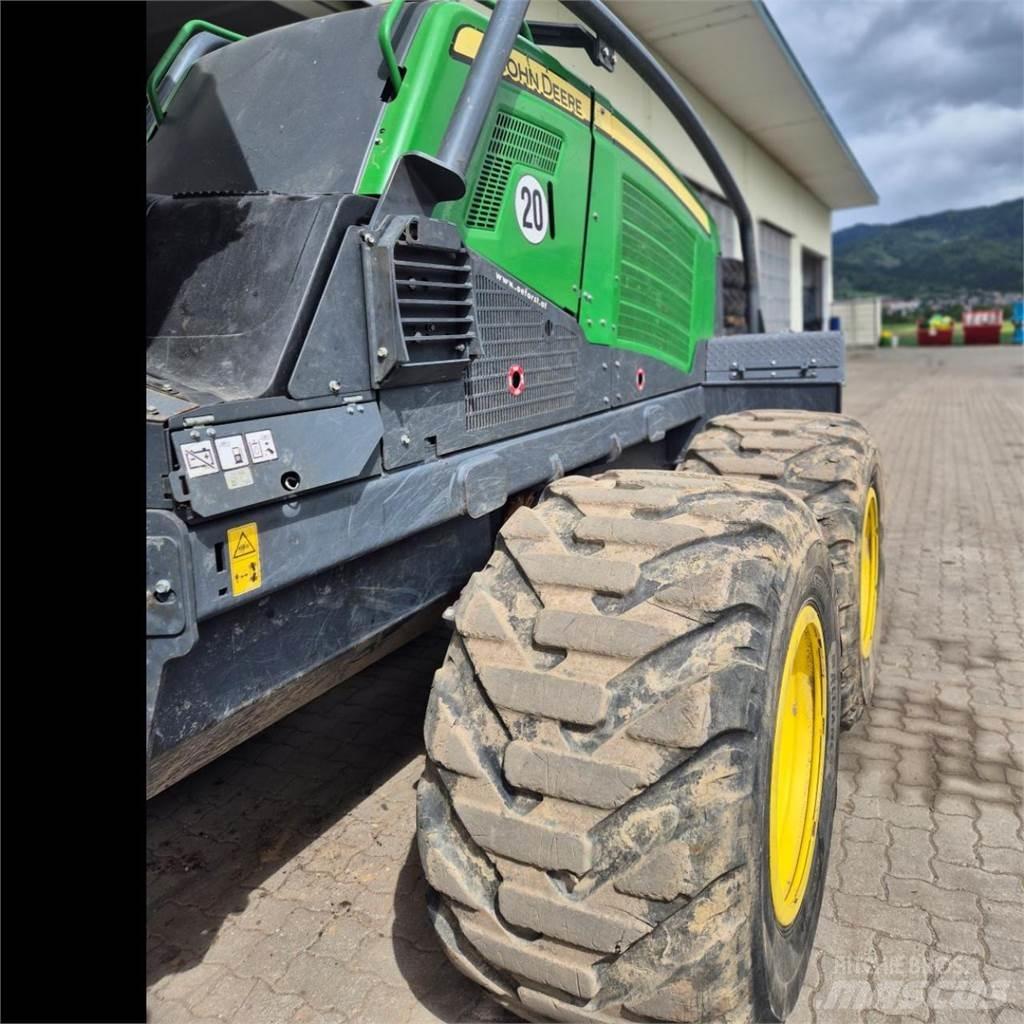 John Deere 1170 G Betakarítók