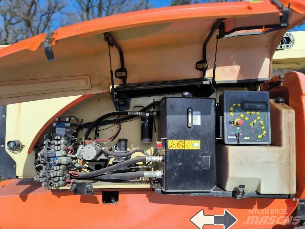 JLG 800 AJ Karos emelők