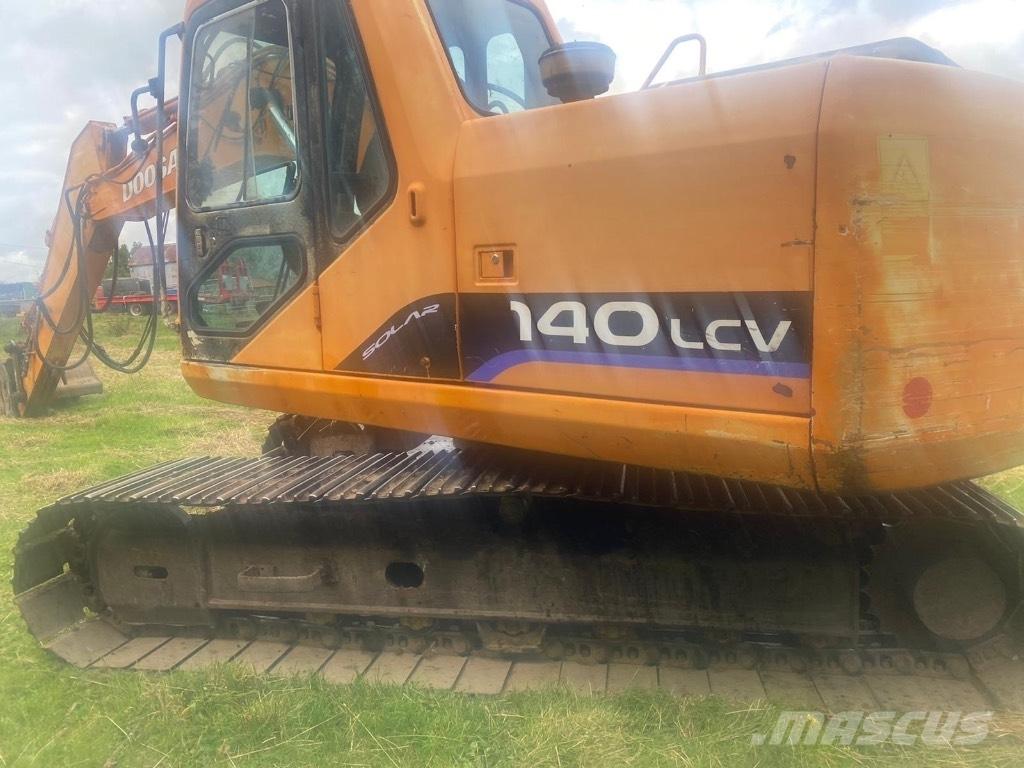 Doosan DX 140 Gumikerekes kotrók