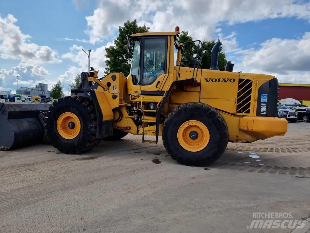 Volvo L 180 F Gumikerekes homlokrakodók
