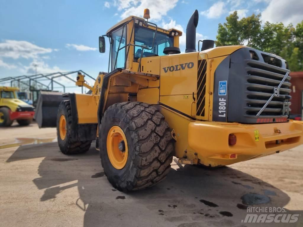 Volvo L 180 F Gumikerekes homlokrakodók