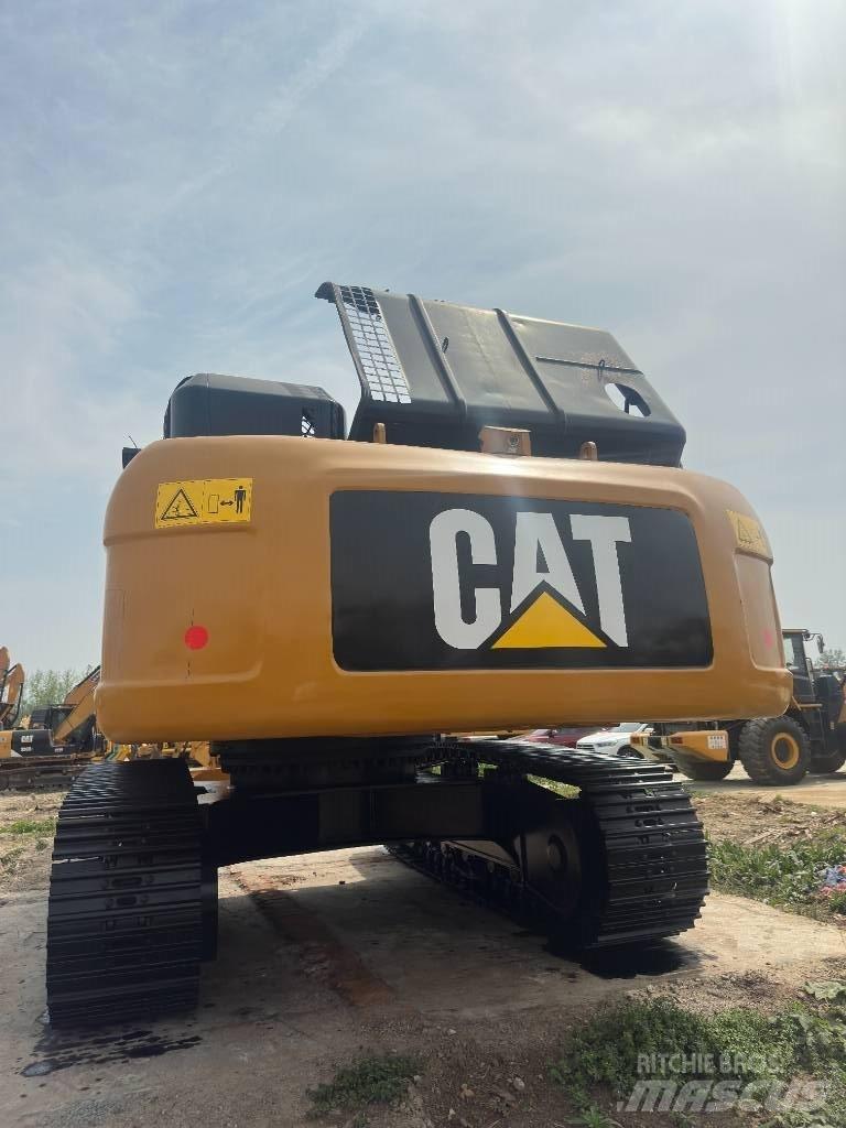 CAT 330 D2 Lánctalpas kotrók