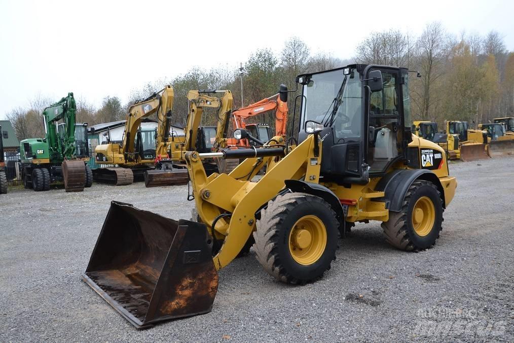 CAT 908 H 2 Gumikerekes homlokrakodók