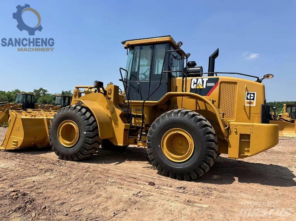 CAT 980 H Gumikerekes homlokrakodók