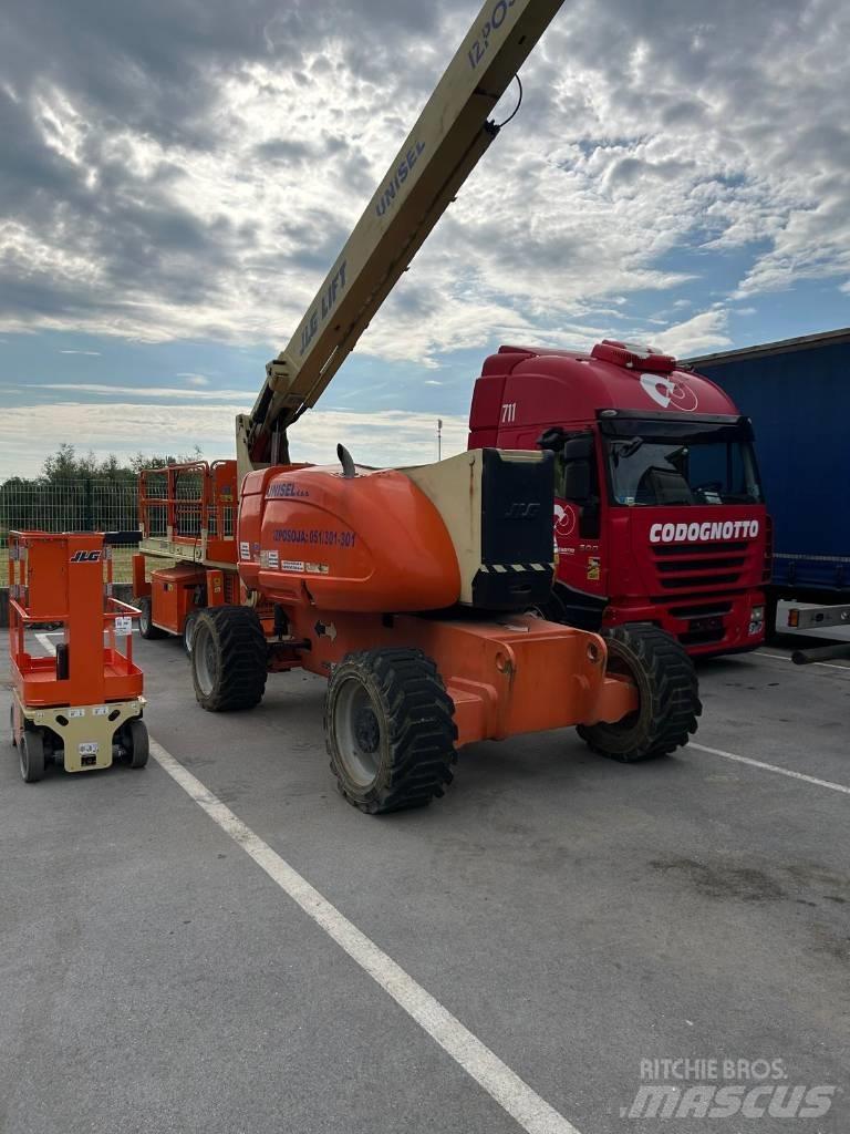 JLG 800 AJ Karos emelők
