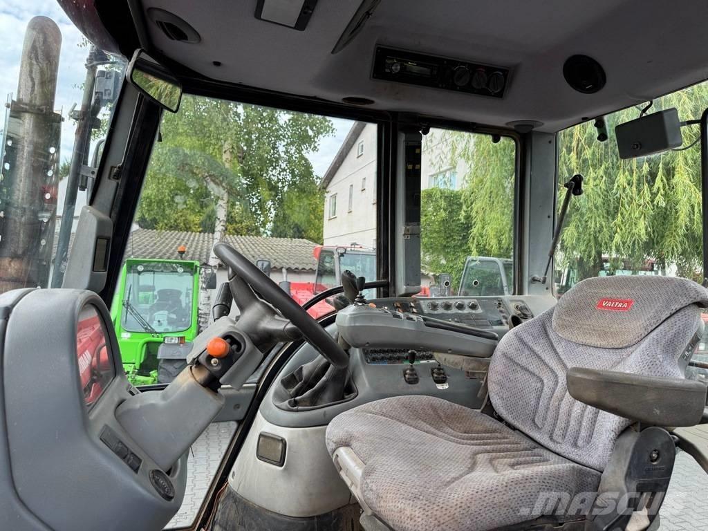 Valtra T160 HiTECH Traktorok
