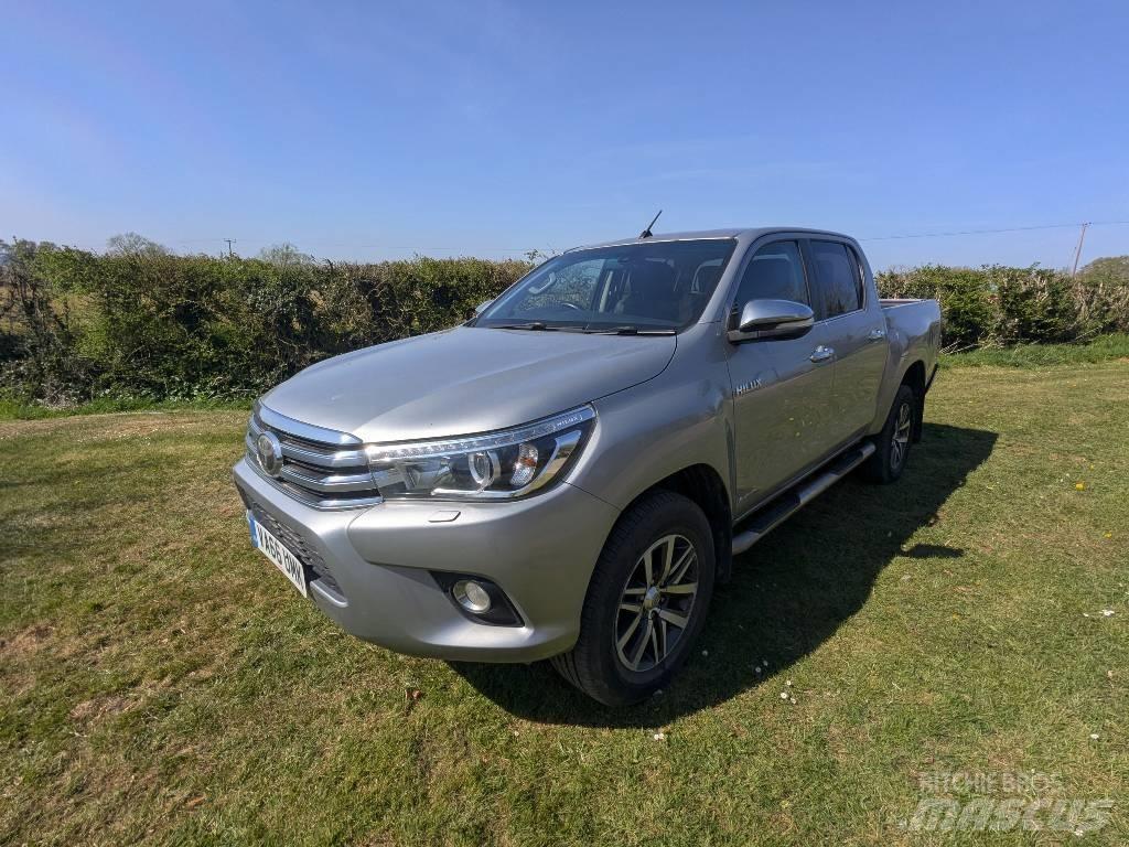 Toyota Hilux Kis teherszállító/Platós kocsi