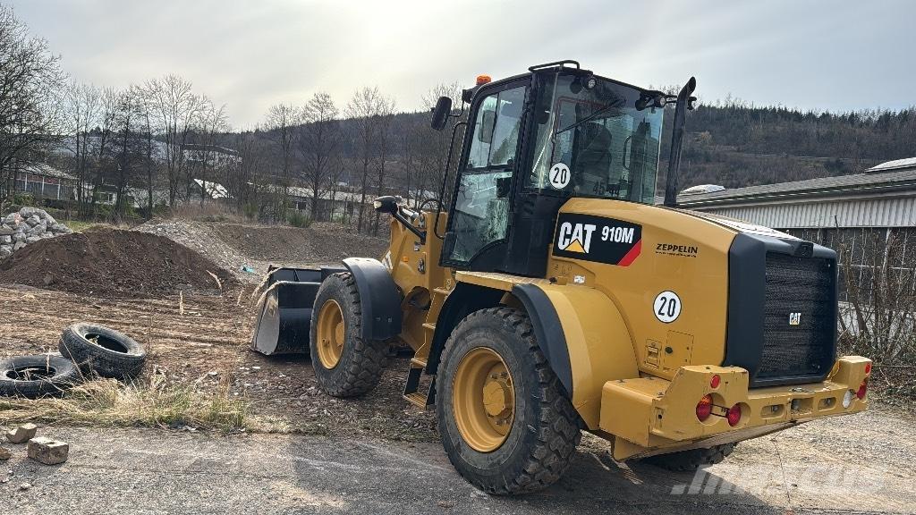 CAT 910M Gumikerekes homlokrakodók