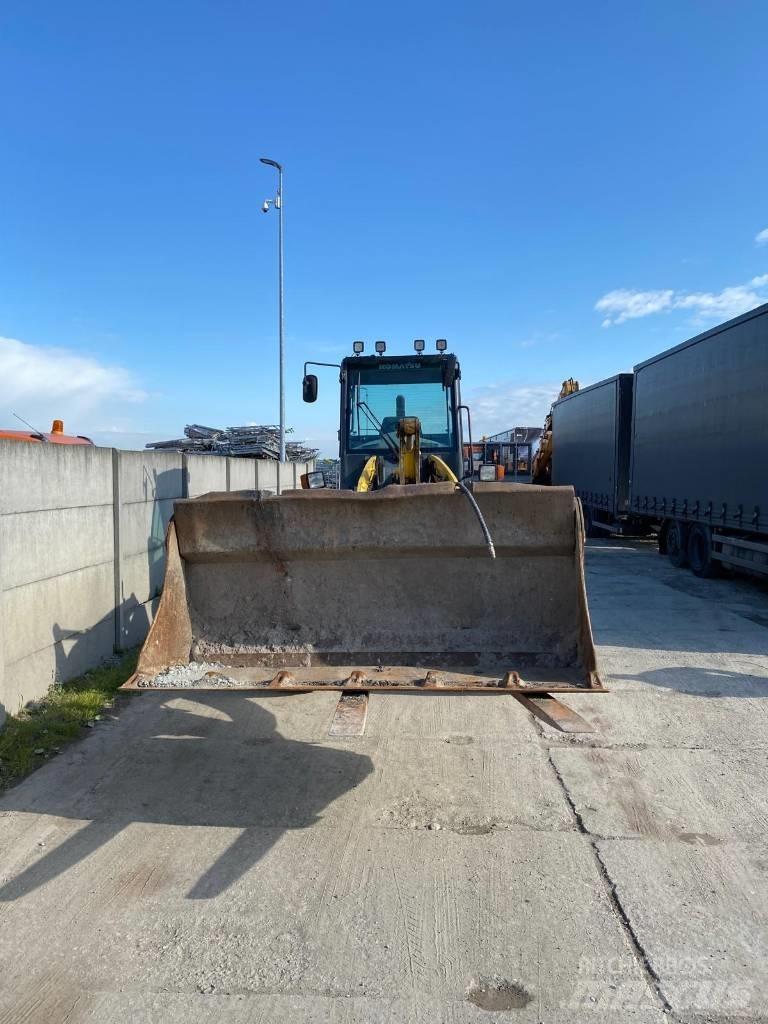 Komatsu WA 100 M-5 Gumikerekes homlokrakodók