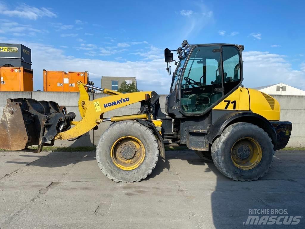 Komatsu WA 100 M-5 Gumikerekes homlokrakodók
