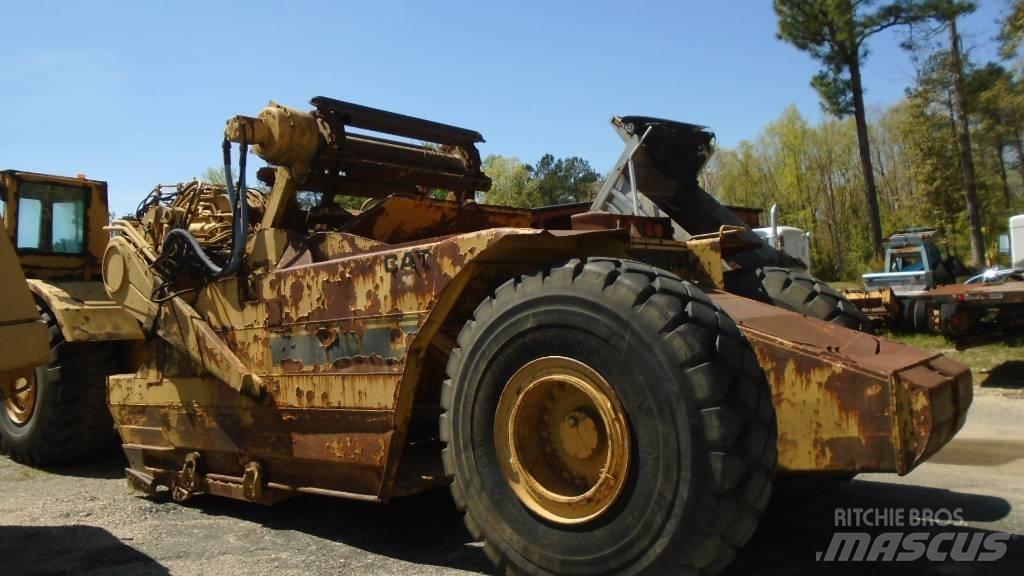 CAT 615 C Földnyesők (szkréperek)