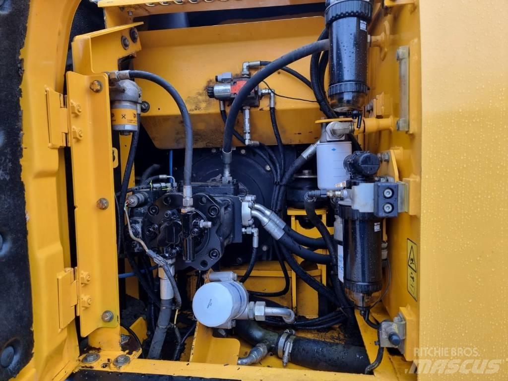 JCB JS 130 LC Lánctalpas kotrók