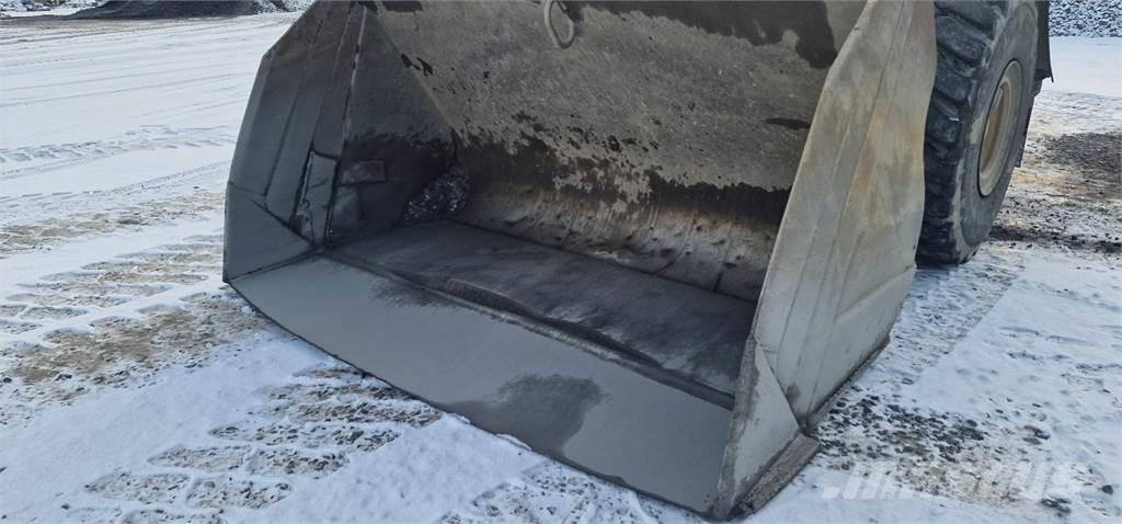 Volvo L180G Gumikerekes homlokrakodók