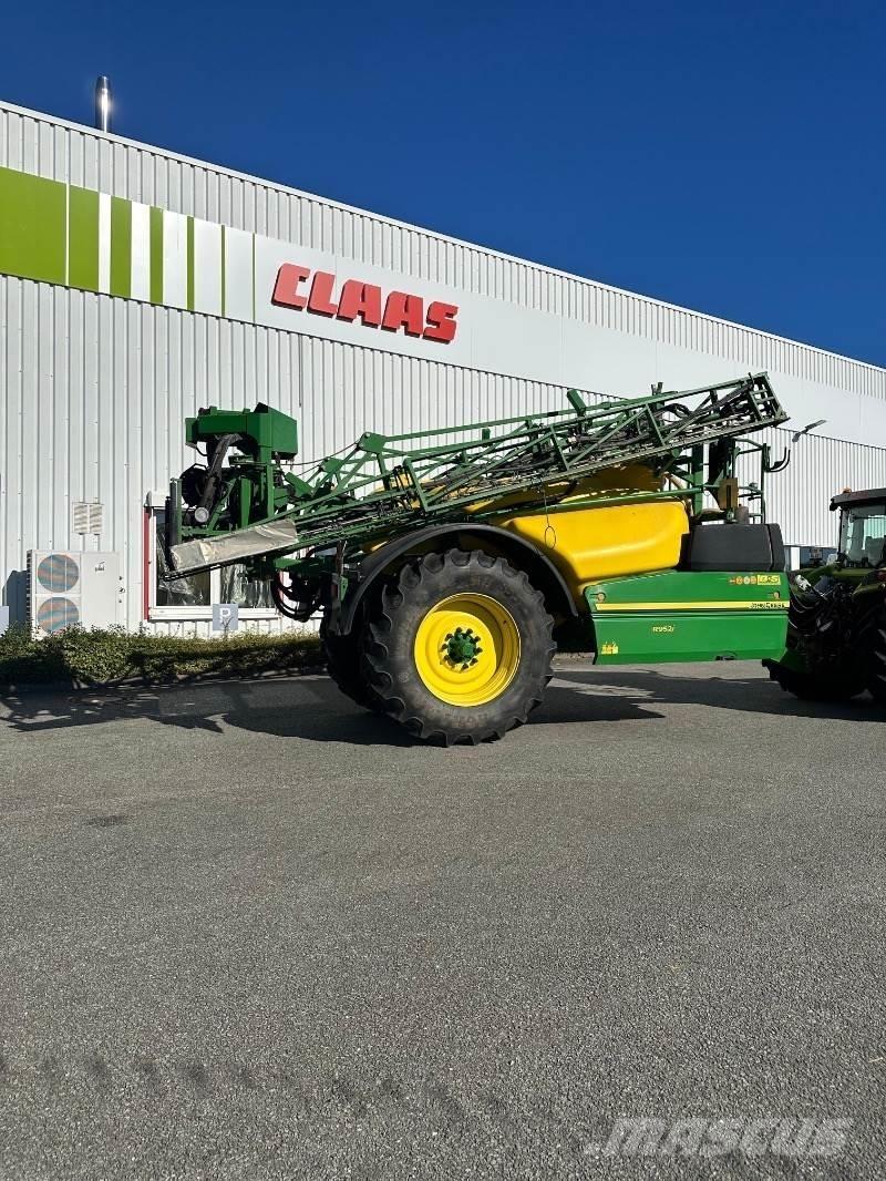 John Deere R952 i Vontatott trágyaszórók