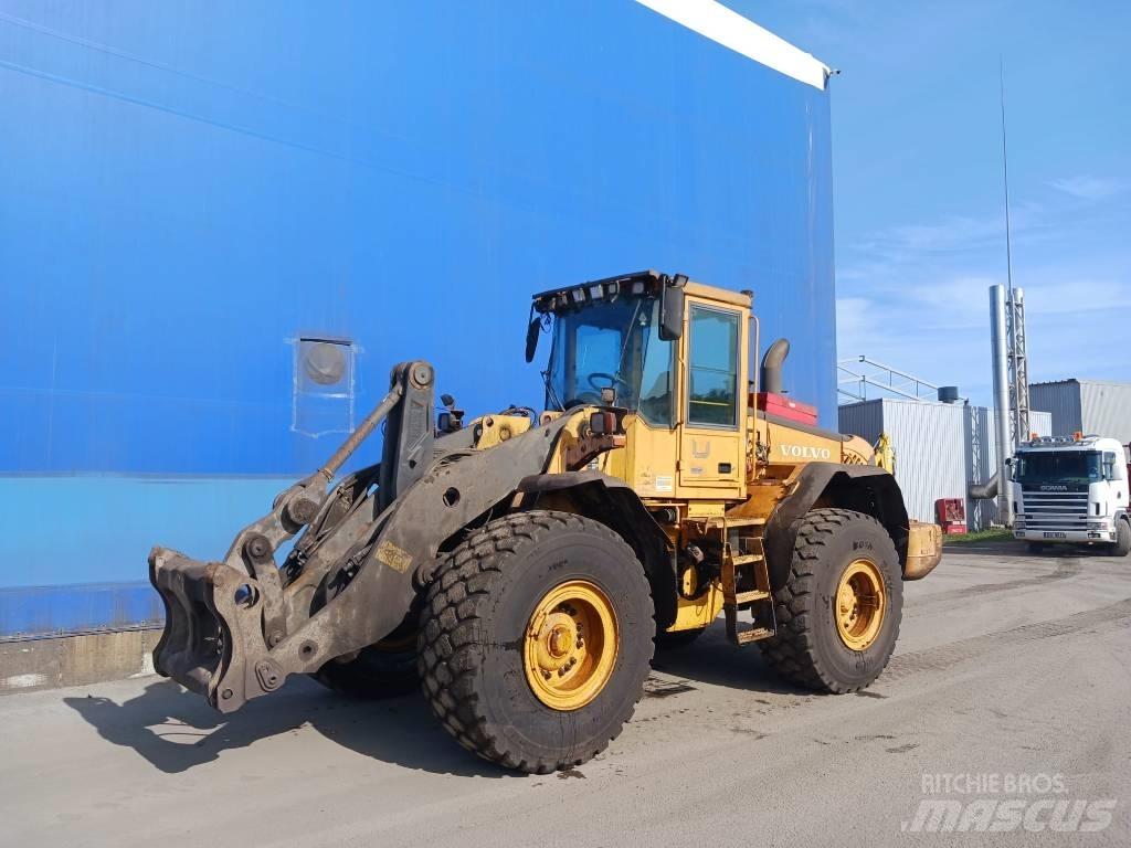 Volvo L 120 E Gumikerekes homlokrakodók