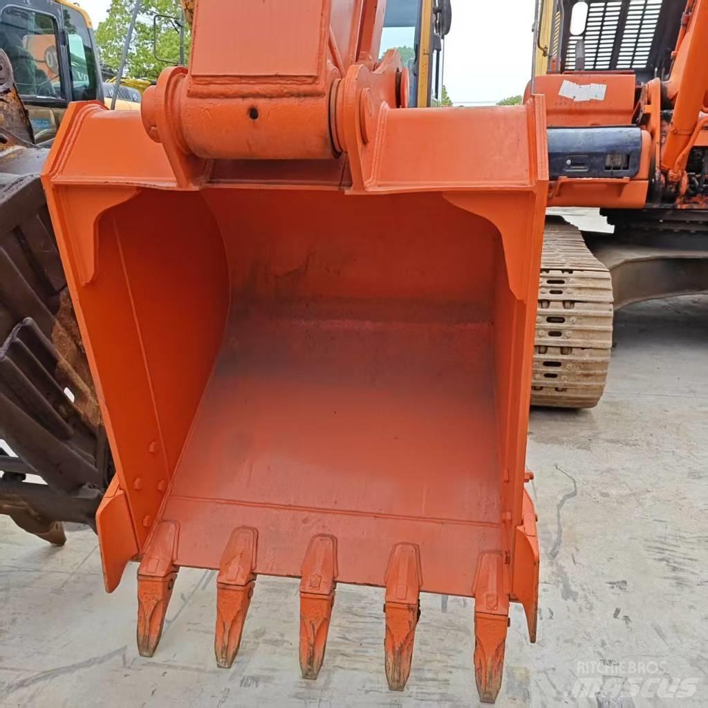 Hitachi ZX 210 Lánctalpas kotrók