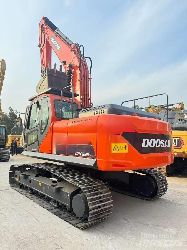 Doosan DX 225 LCA Közepes (midi) kotrók 7 t - 12 t