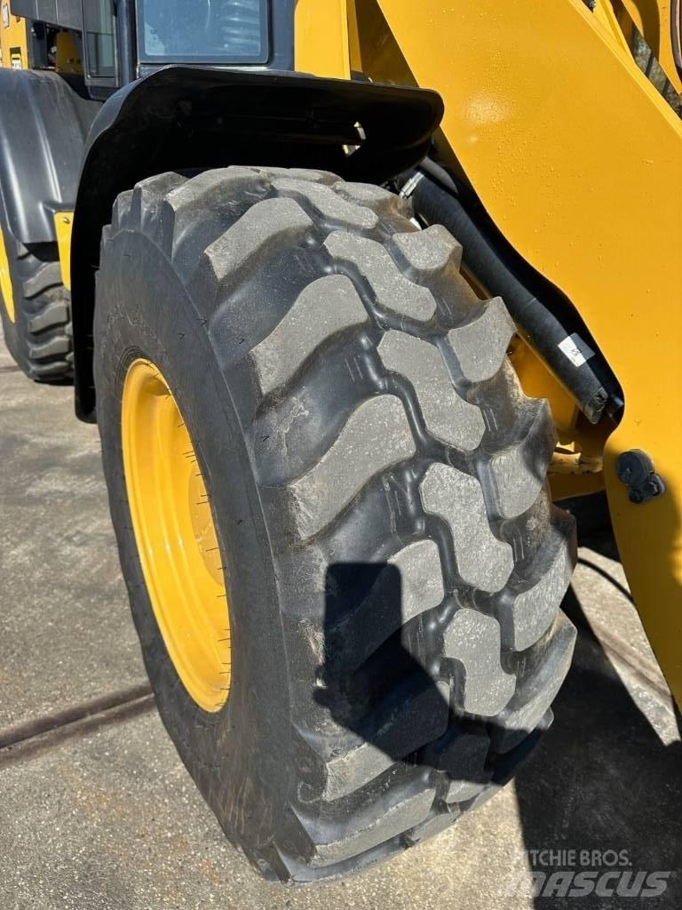 CAT 908 Gumikerekes homlokrakodók