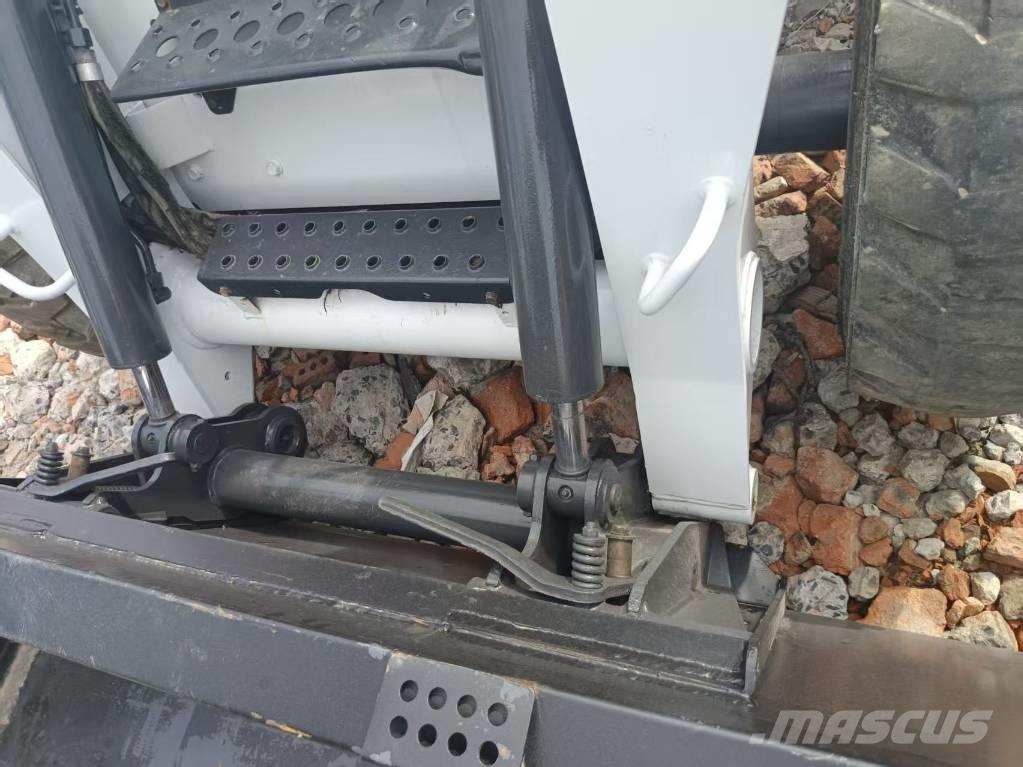 Bobcat S 220 Kompaktrakodók