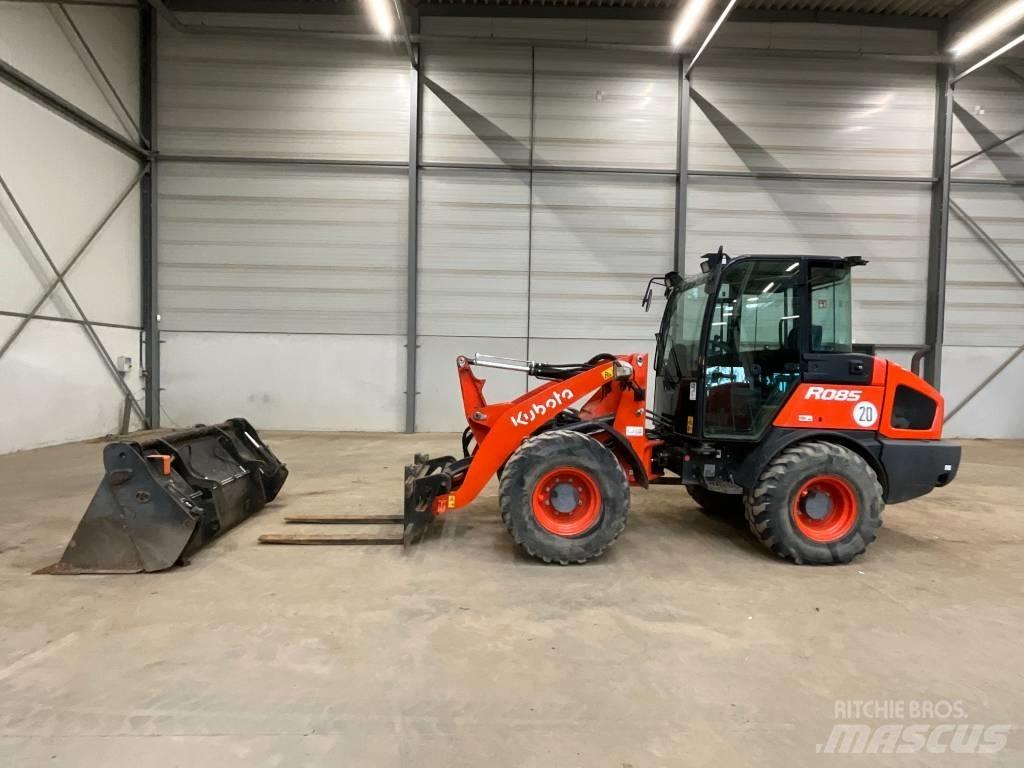 Kubota R 085 Gumikerekes homlokrakodók