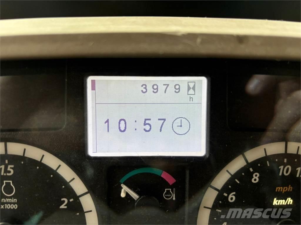 John Deere 6100MC Traktorok