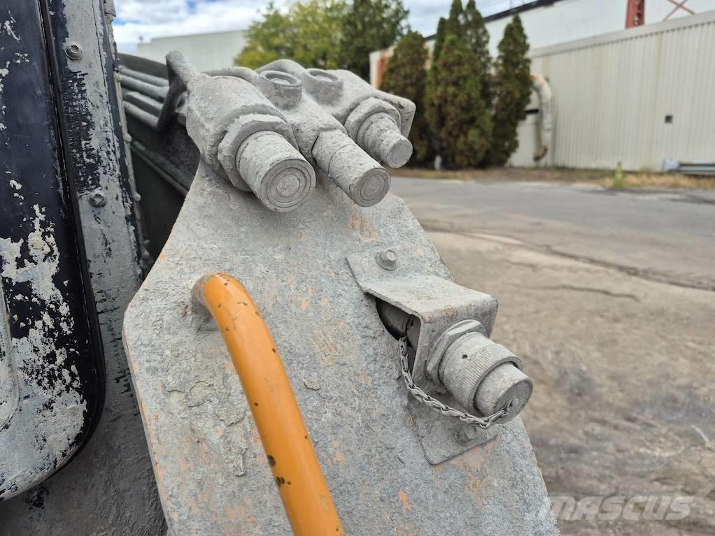 CASE SR120 Kompaktrakodók