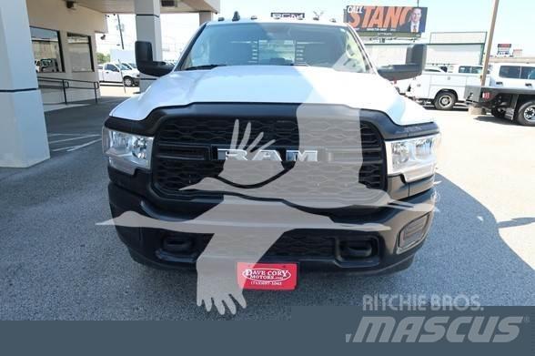 RAM 3500 HD Platós / Ponyvás teherautók