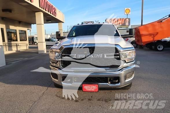 RAM 3500 HD Platós / Ponyvás teherautók