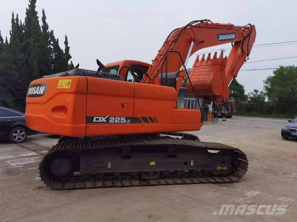Doosan DX225 Lánctalpas kotrók