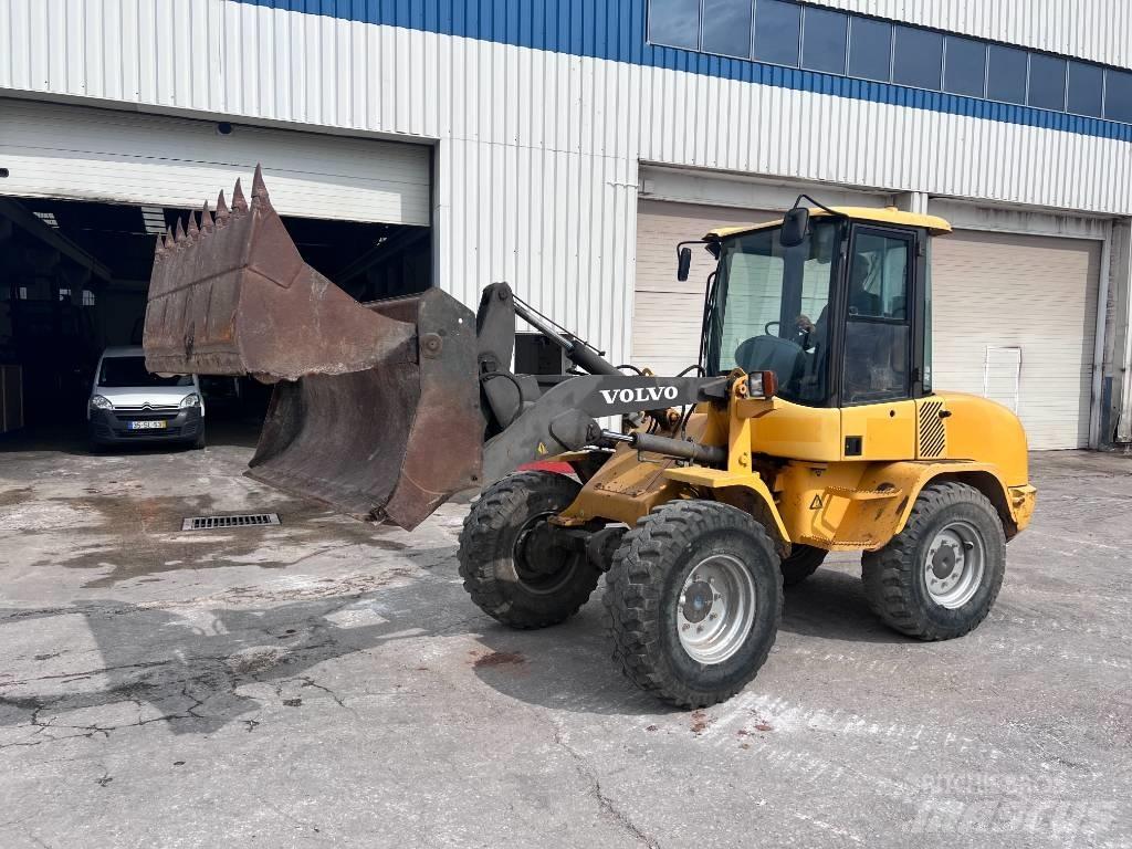 Volvo L 30 B Gumikerekes homlokrakodók