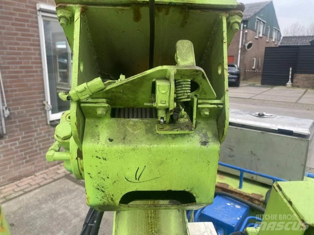 Maeda MC-305C Lánctalpas daruk