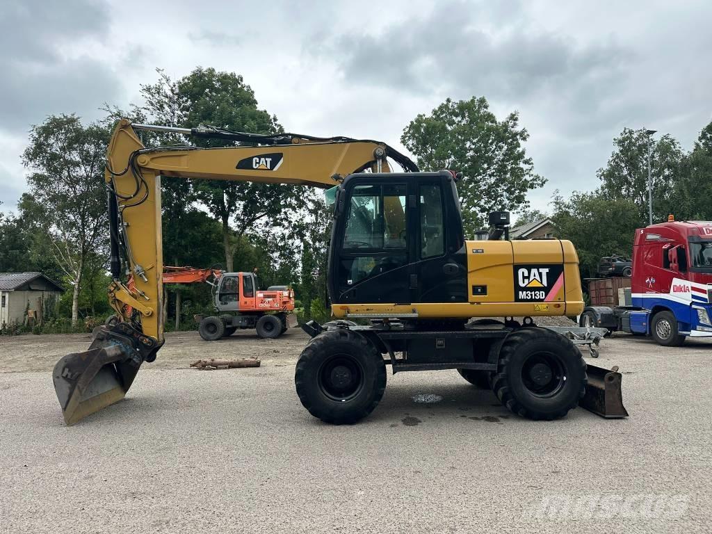 CAT M 313 D Gumikerekes kotrók