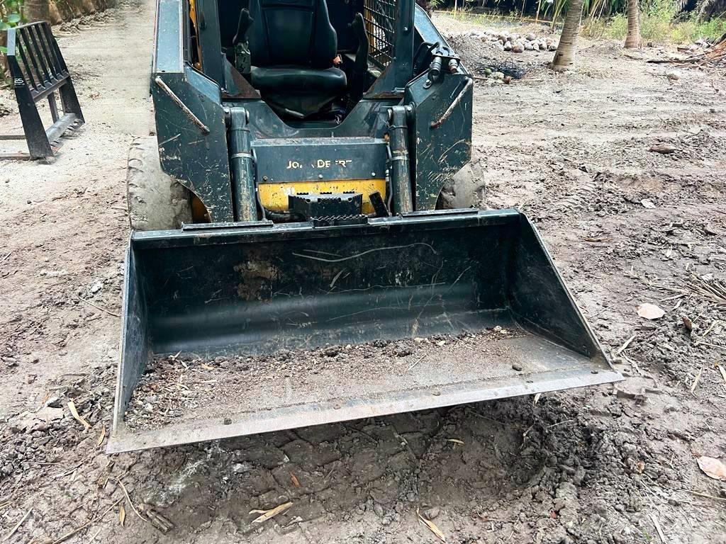John Deere 312 Kompaktrakodók