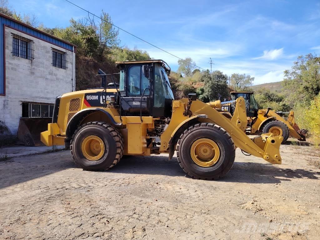 CAT 950 M Gumikerekes homlokrakodók
