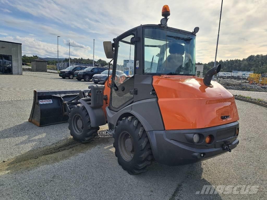 Hitachi ZW 75 Gumikerekes homlokrakodók
