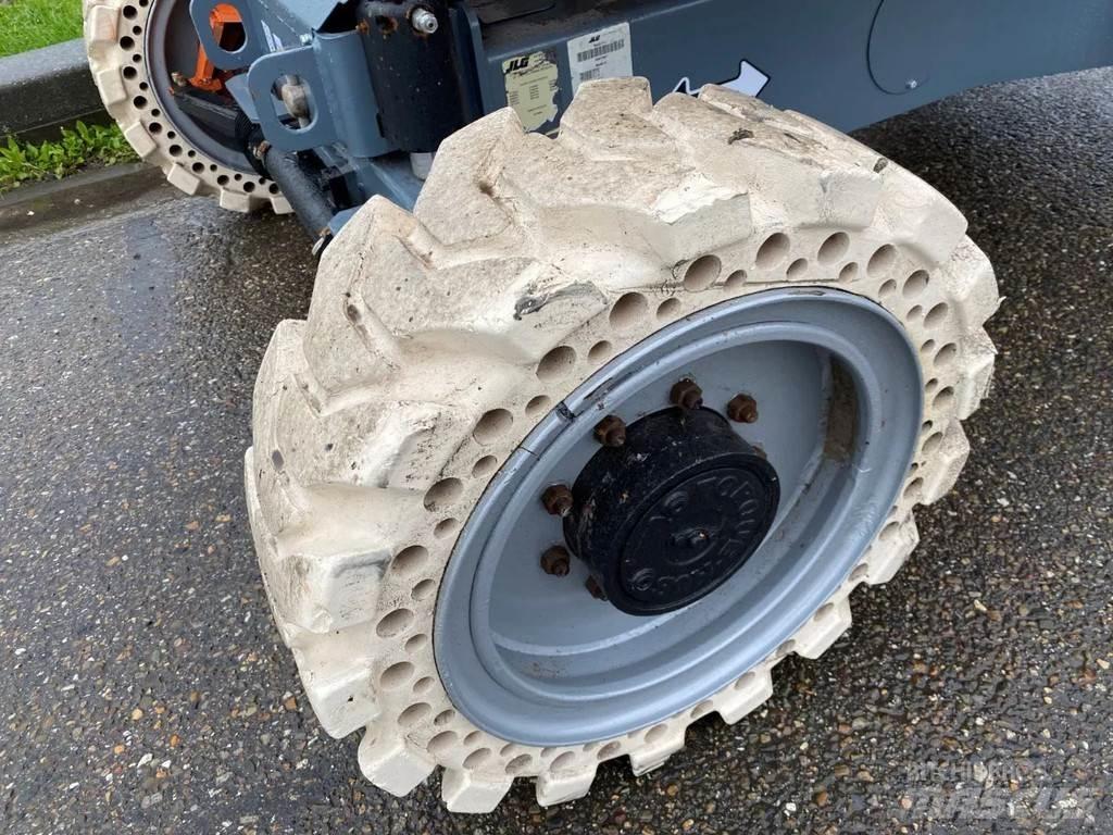 JLG 340AJ Karos emelők