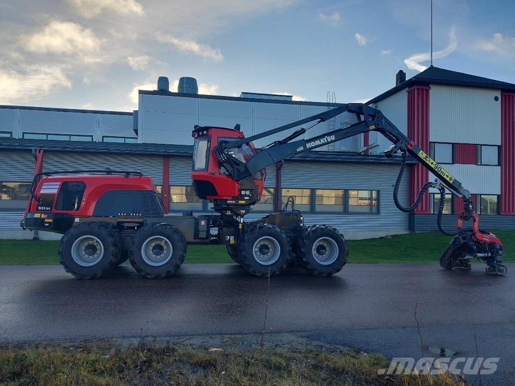 Komatsu 931 XC Betakarítók