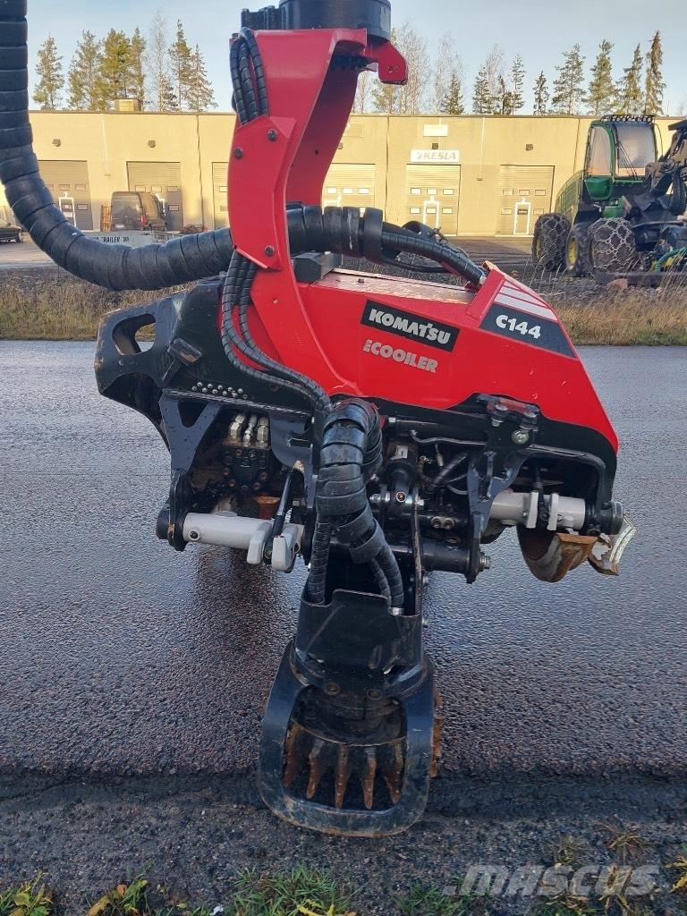 Komatsu 931 XC Betakarítók