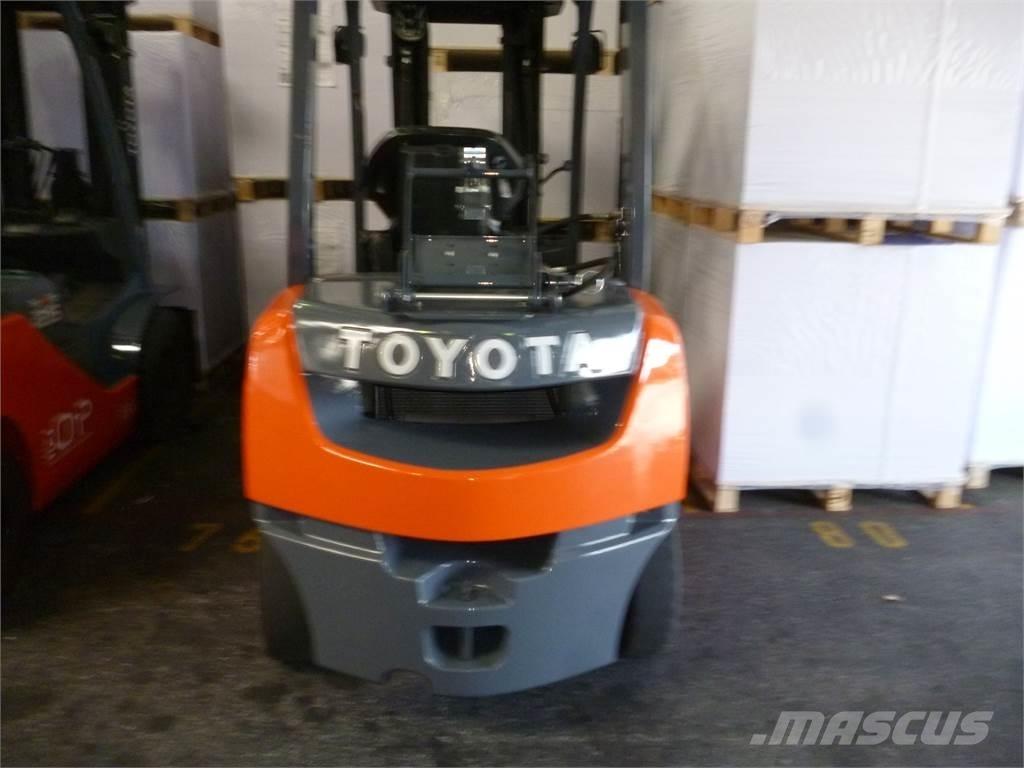 Toyota 02-8FGF25 Gázüzemű targoncák