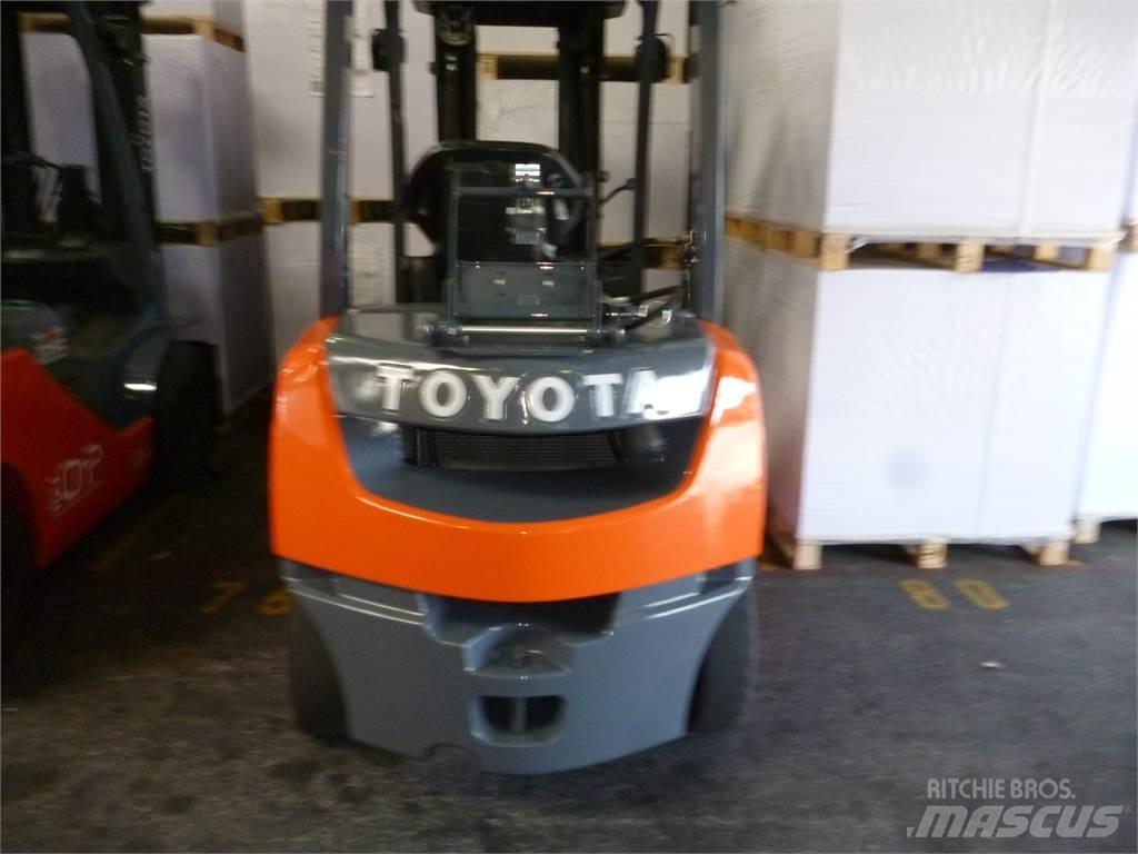 Toyota 02-8FGF25 Gázüzemű targoncák
