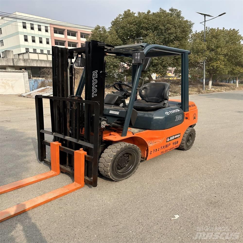Toyota 02-7 FD F 30 Dízel targoncák
