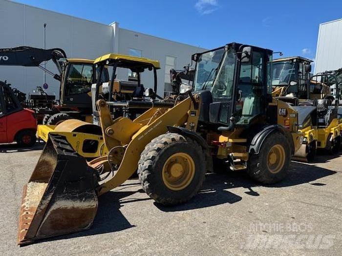 CAT 908M Gumikerekes homlokrakodók