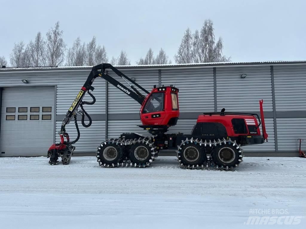 Komatsu 931 XC Betakarítók